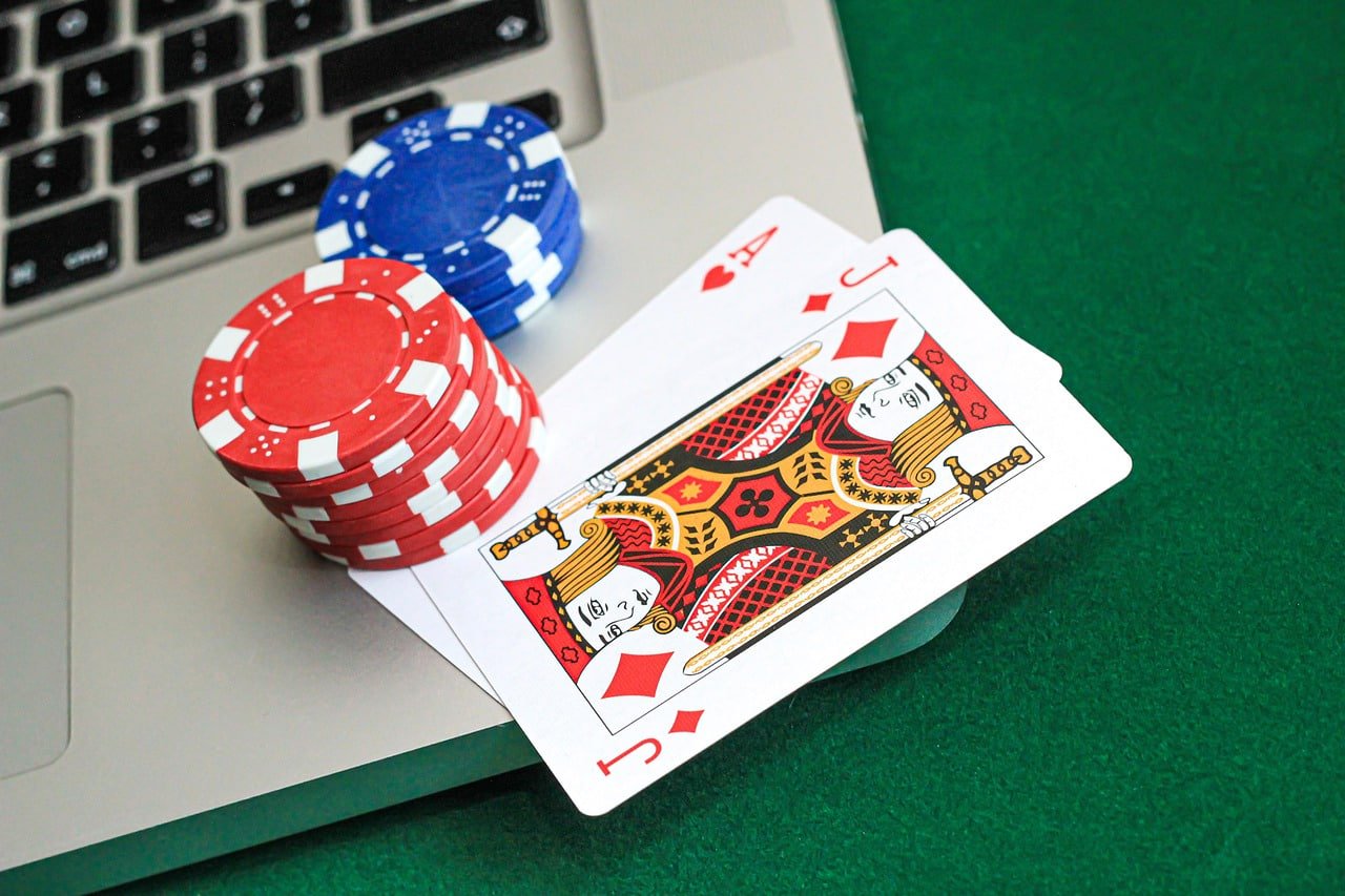 Adult user reviewing Phoenix Rises and 2798bet account options on mobile